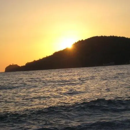 招待所 Magic Ionian &